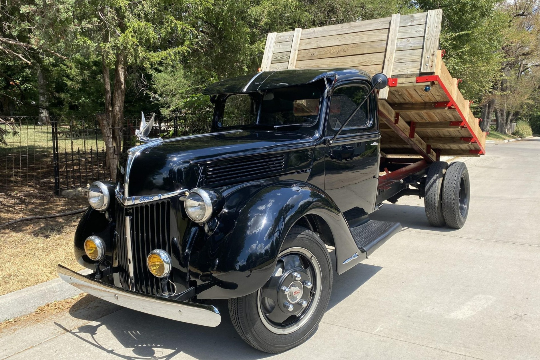 1940 Ford 1.5-Ton Dump Truck