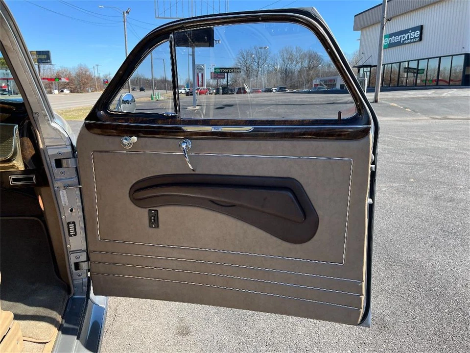 1941 Buick Roadmaster - Image 23 of 31