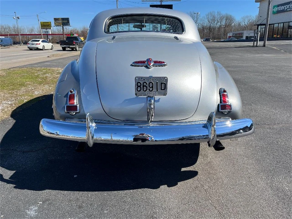 1941 Buick Roadmaster - Image 13 of 31