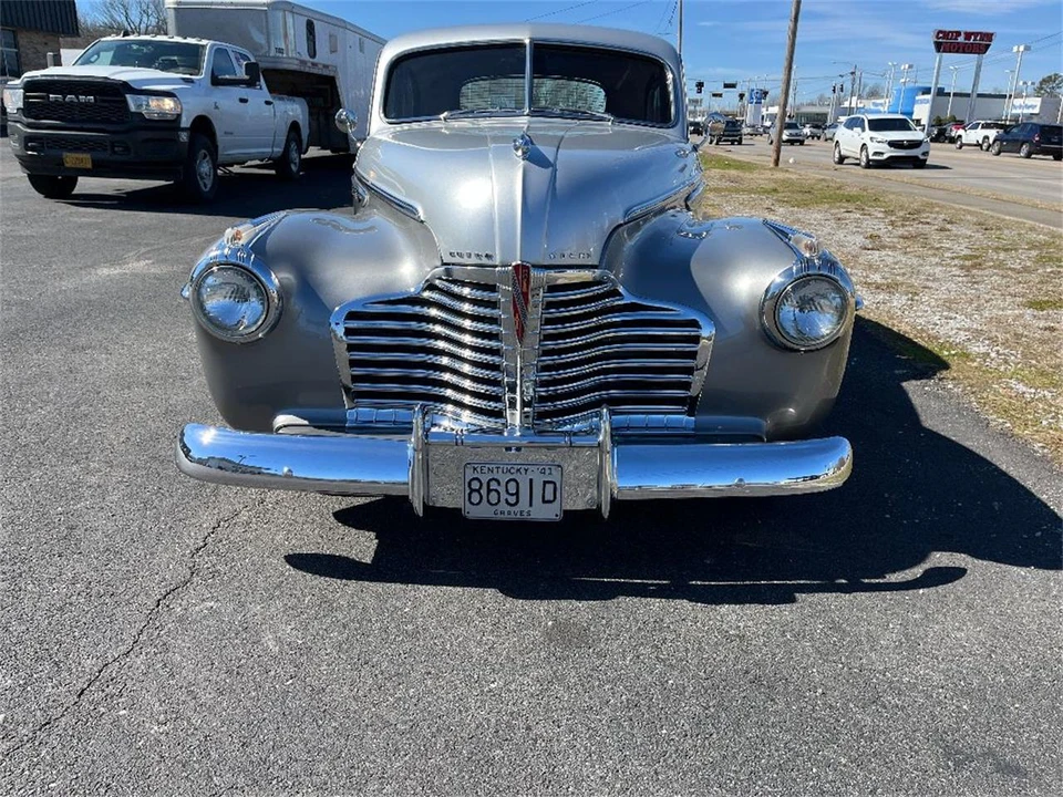 1941 Buick Roadmaster - Image 3 of 31