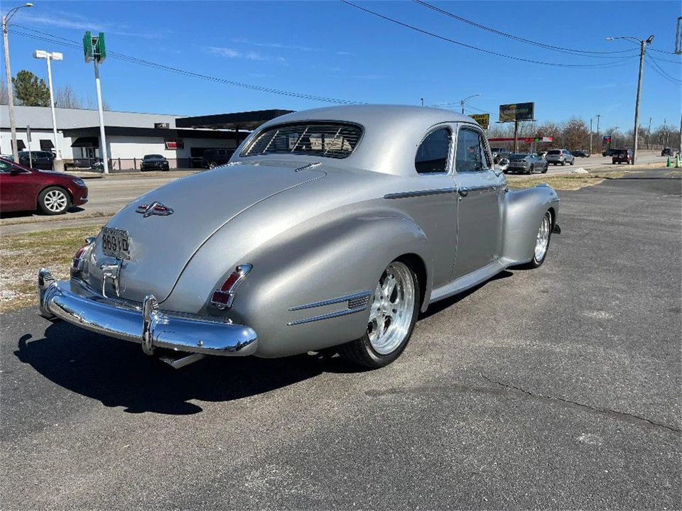 1941 Buick Roadmaster - Image 18 of 31