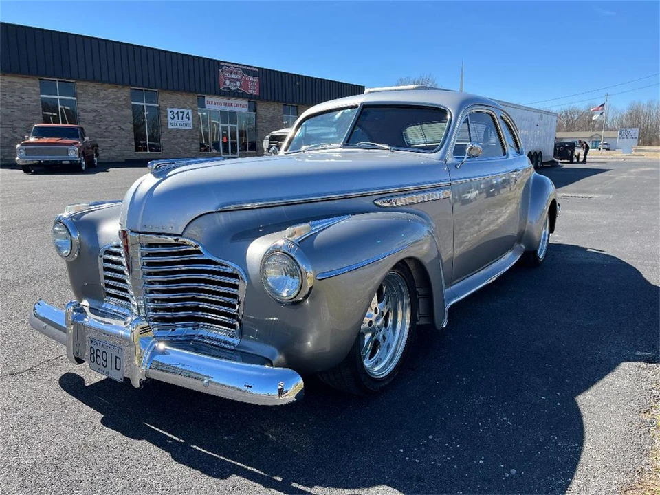 1941 Buick Roadmaster - Image 6 of 31