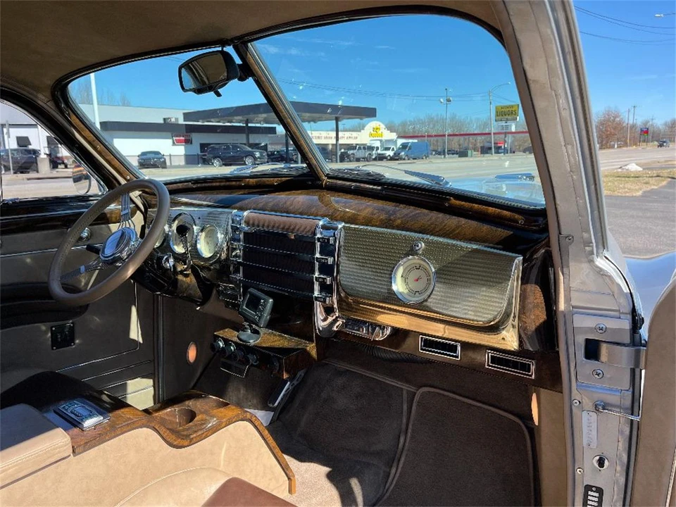 1941 Buick Roadmaster - Image 24 of 31