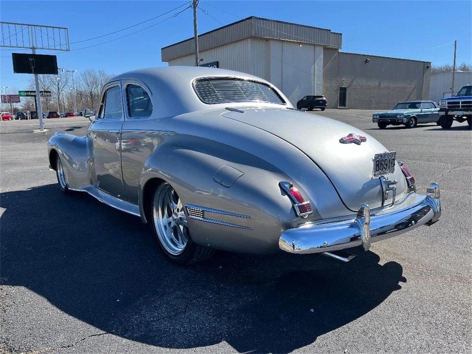 1941 Buick Roadmaster - Image 12 of 31