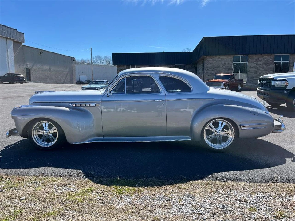1941 Buick Roadmaster - Image 10 of 31