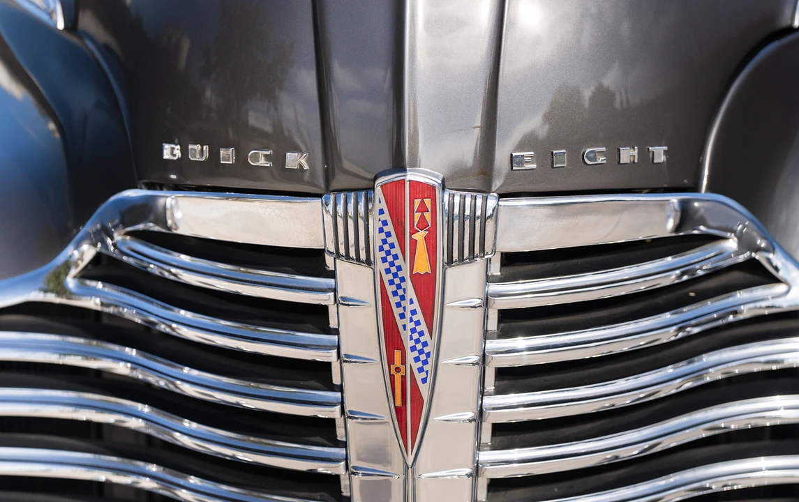 1941 Buick Roadmaster - Image 9 of 18