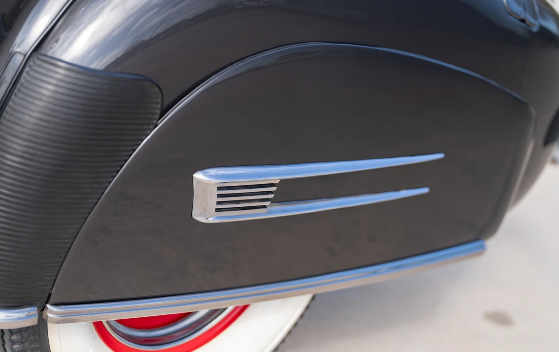 1941 Buick Roadmaster - Image 17 of 18