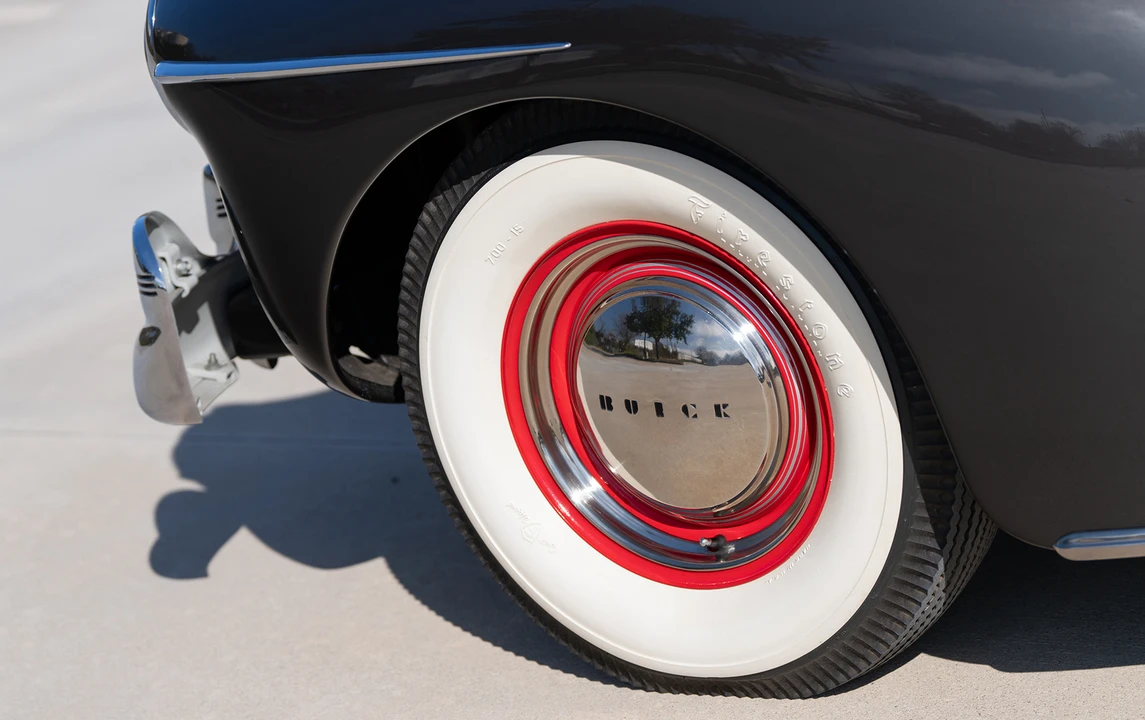 1941 Buick Roadmaster - Image 13 of 18