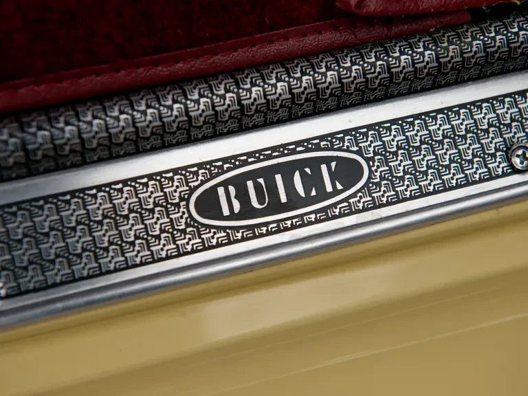 1941 Buick Roadmaster - Image 18 of 26