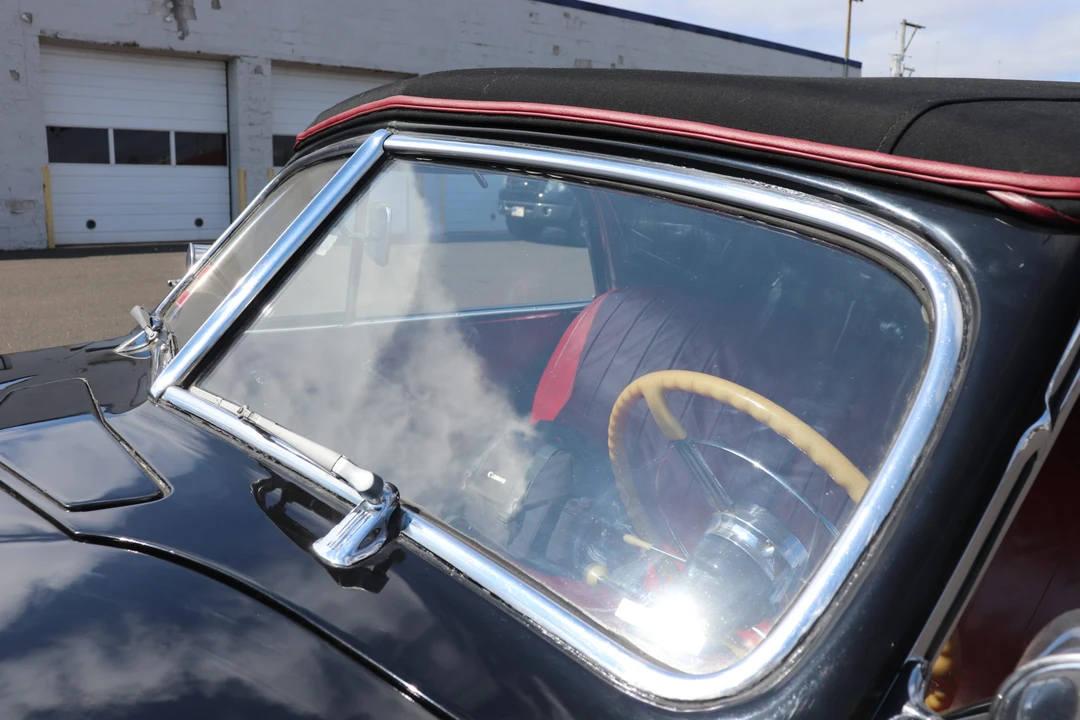 1941 Buick Roadmaster - Image 19 of 31
