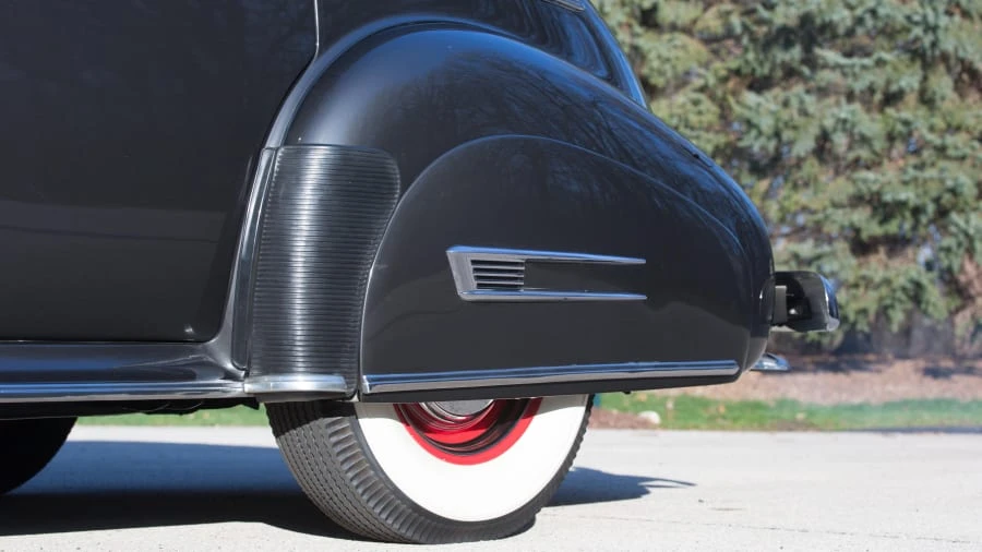 1941 Buick Roadmaster - Image 11 of 12