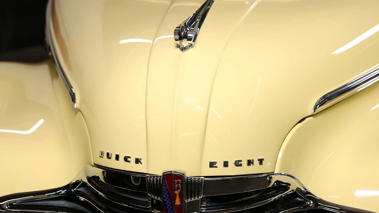 1941 Buick Roadmaster - Image 23 of 31