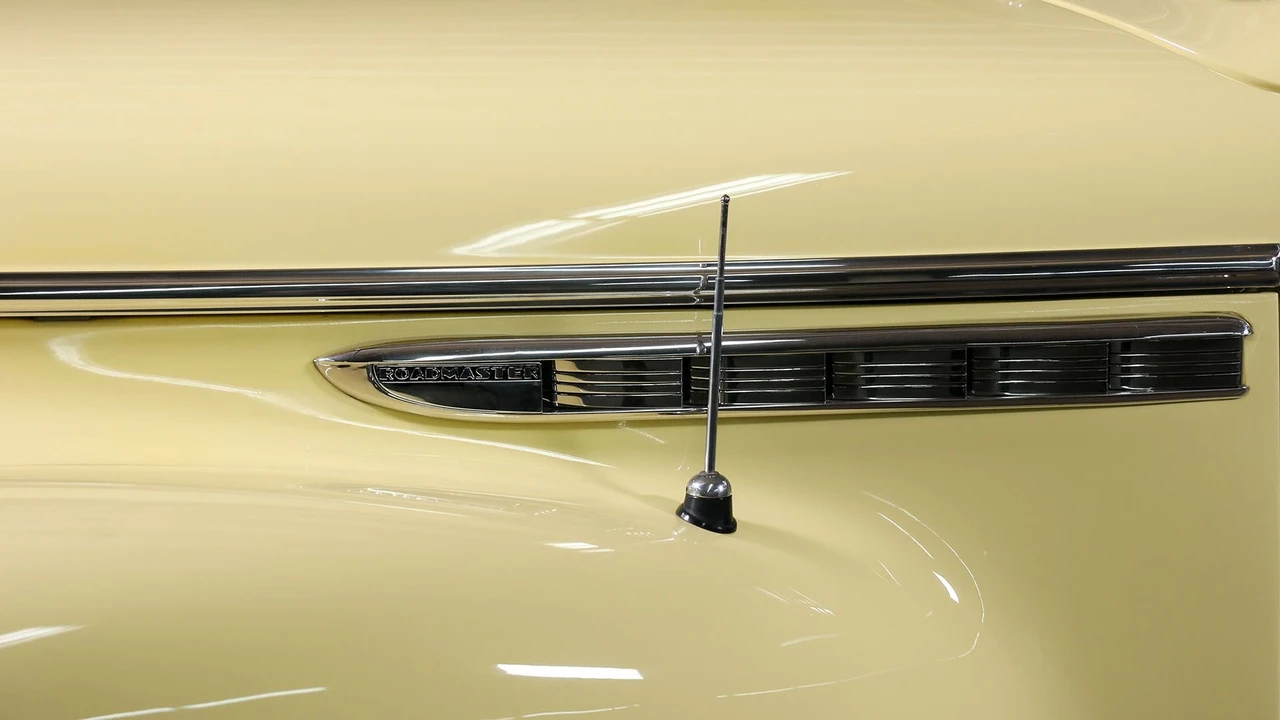 1941 Buick Roadmaster - Image 26 of 31