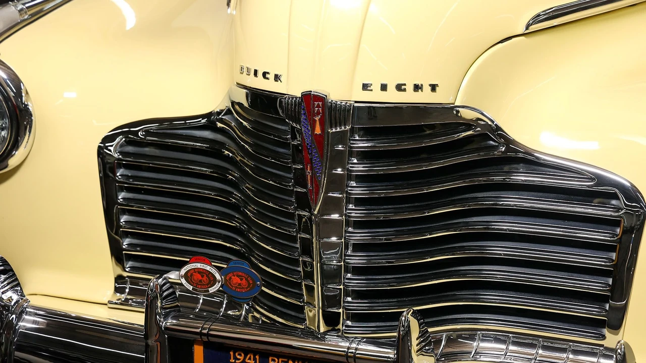 1941 Buick Roadmaster - Image 22 of 31