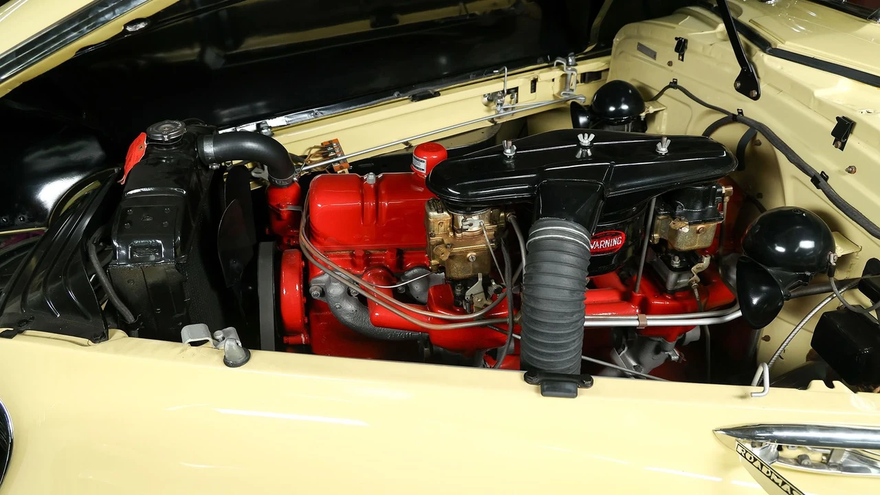 1941 Buick Roadmaster - Image 5 of 31