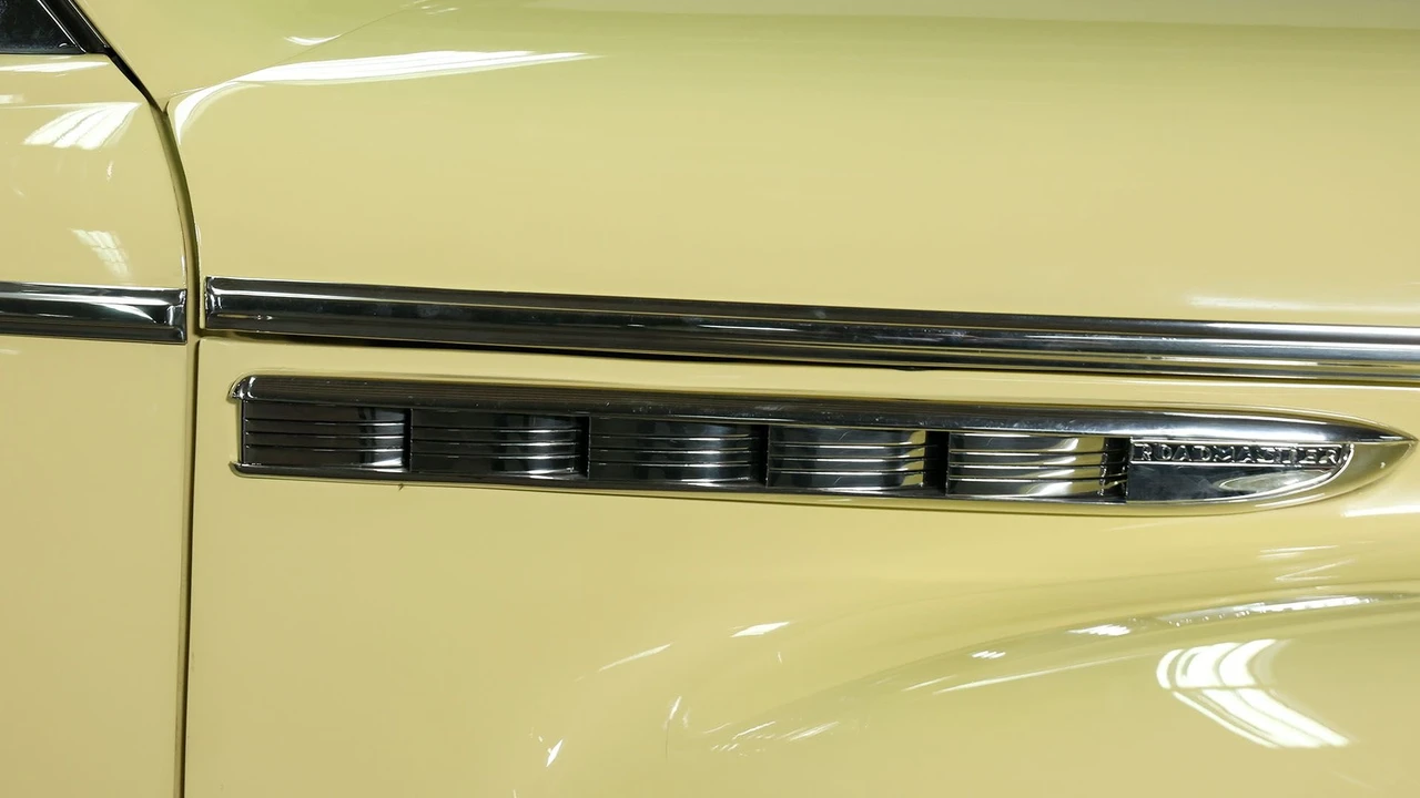 1941 Buick Roadmaster - Image 18 of 31