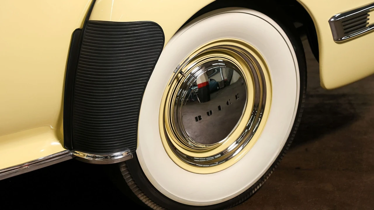 1941 Buick Roadmaster - Image 29 of 31