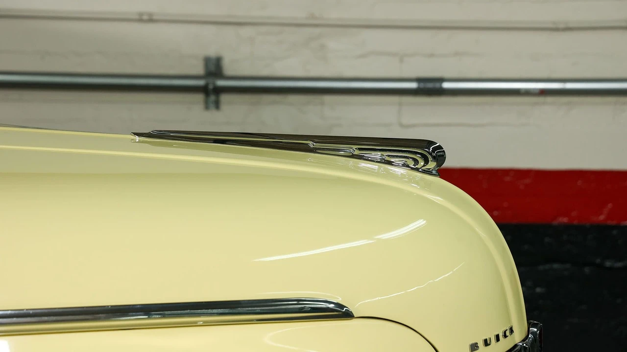1941 Buick Roadmaster - Image 17 of 31