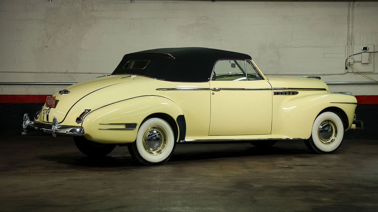 1941 Buick Roadmaster - Image 3 of 31