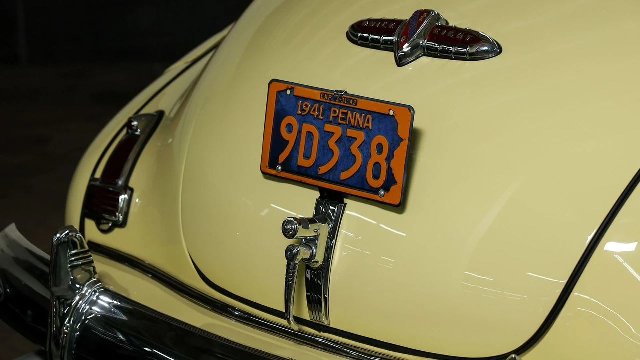 1941 Buick Roadmaster - Image 8 of 31