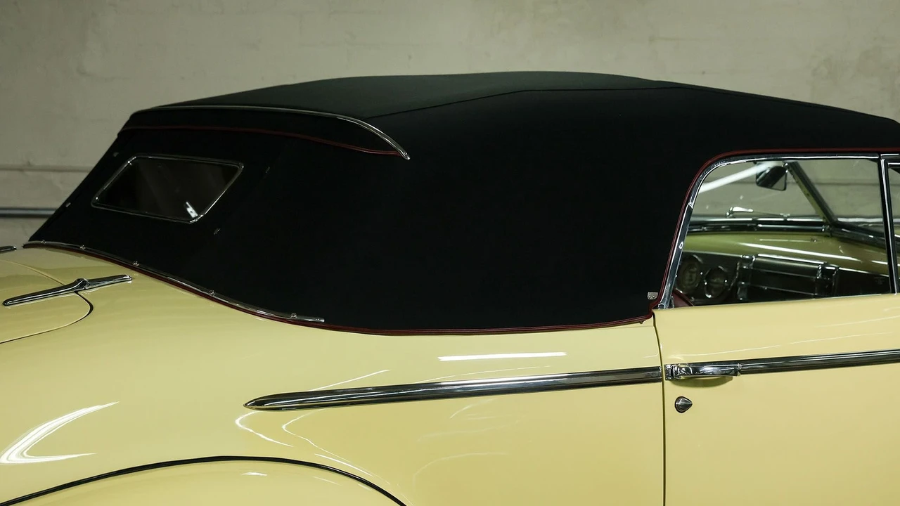 1941 Buick Roadmaster - Image 11 of 31