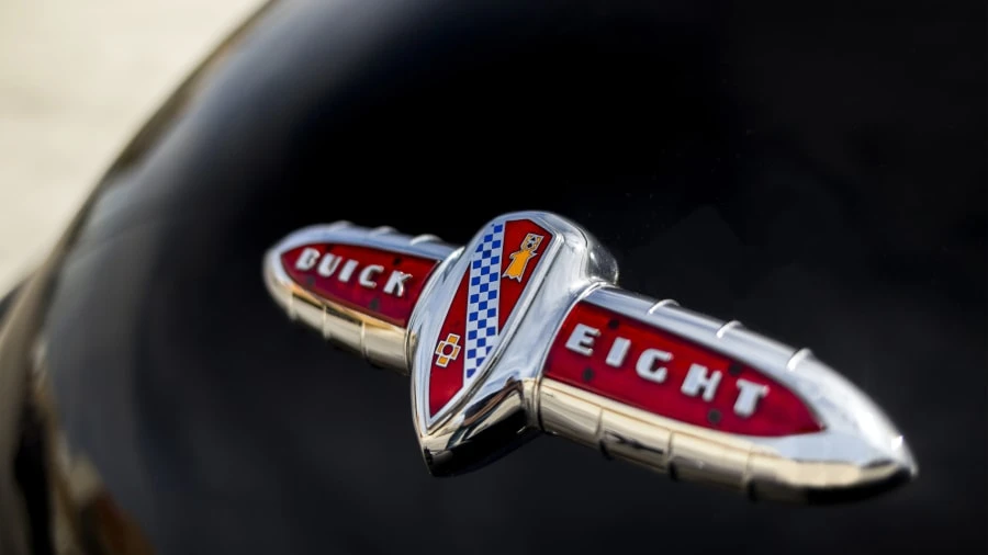 1941 Buick Super - Image 8 of 12