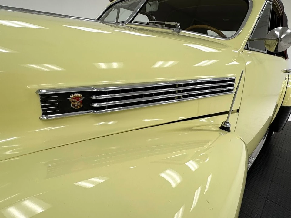 1941 Cadillac Series 62 1st Gen - Image 18 of 31