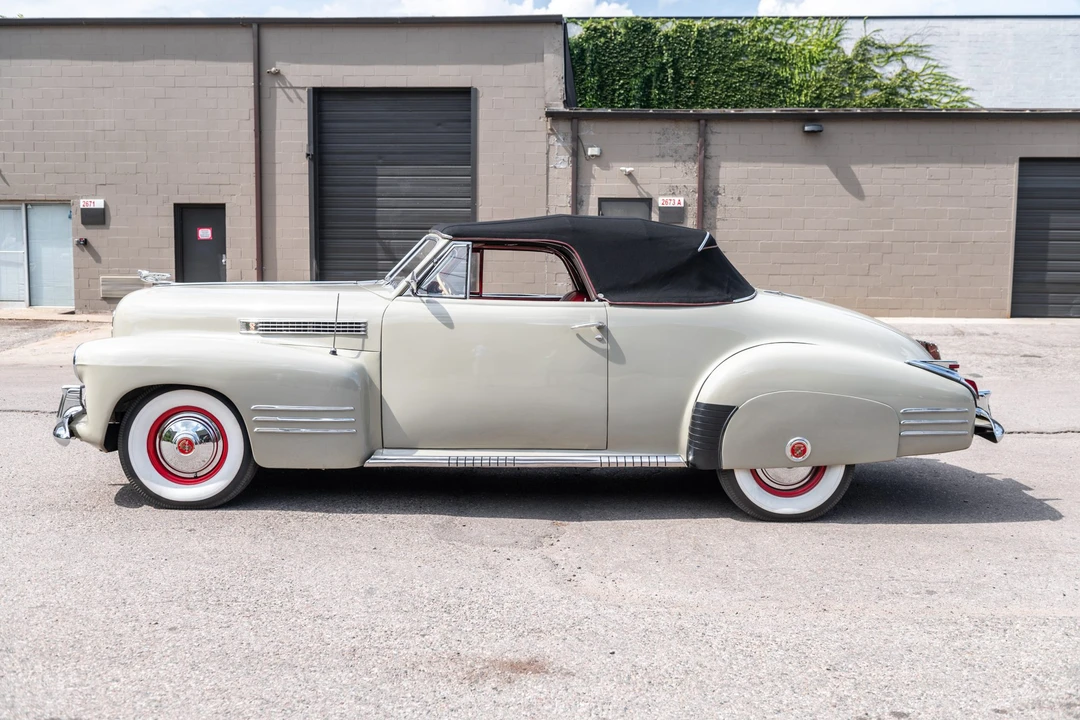 1941 Cadillac Series 62 1st Gen - Image 18 of 31