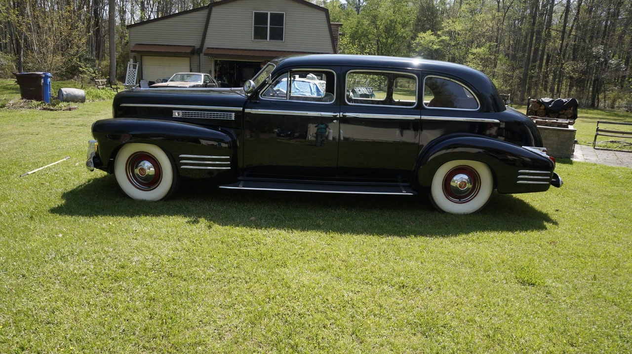 1941 Cadillac Series 70 & 75 - Image 3 of 31