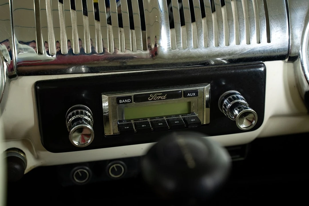 1941 Ford Standard & Deluxe & Super Deluxe - Image 26 of 31