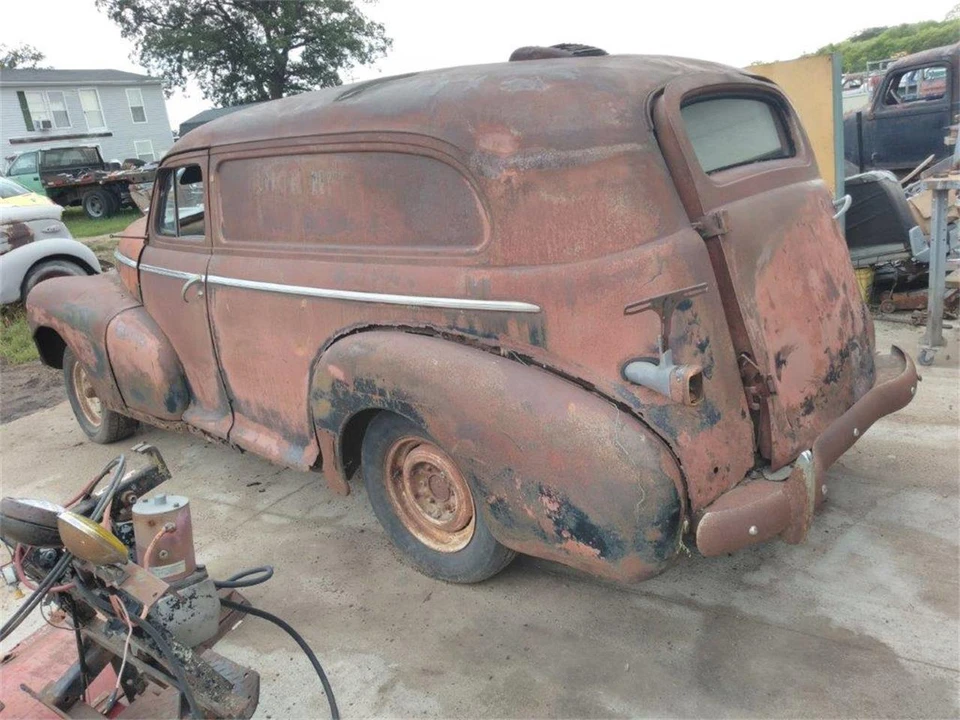 1942 Chevrolet Special & Deluxe & Fleetline - Image 4 of 23