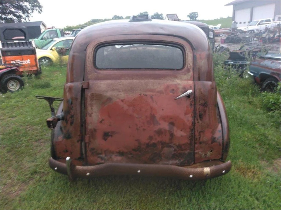 1942 Chevrolet Special & Deluxe & Fleetline - Image 6 of 23
