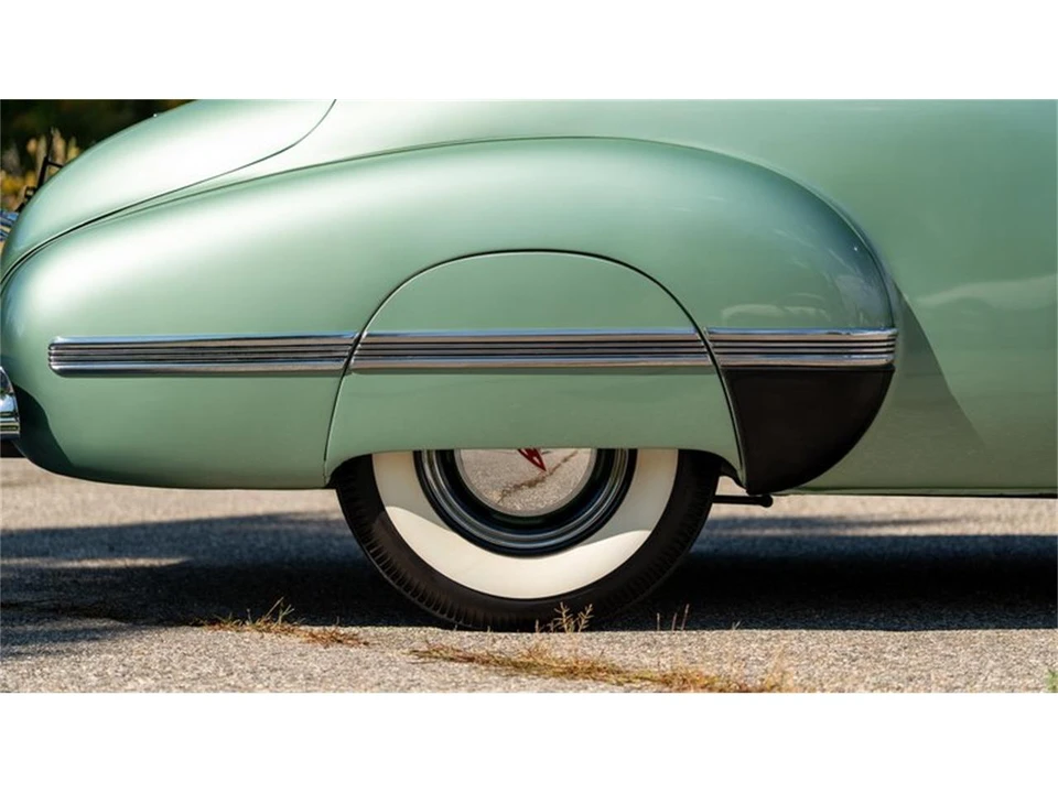 1942 Oldsmobile Custom Cruiser - Image 24 of 31