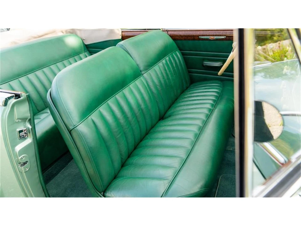 1942 Oldsmobile Custom Cruiser - Image 9 of 31