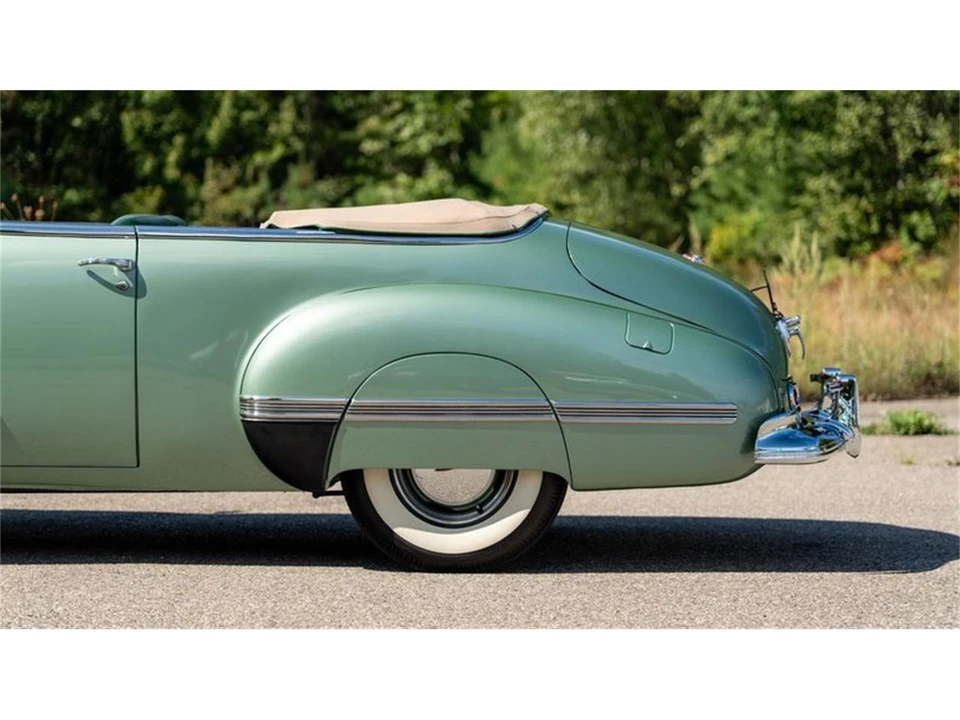 1942 Oldsmobile Custom Cruiser - Image 15 of 31