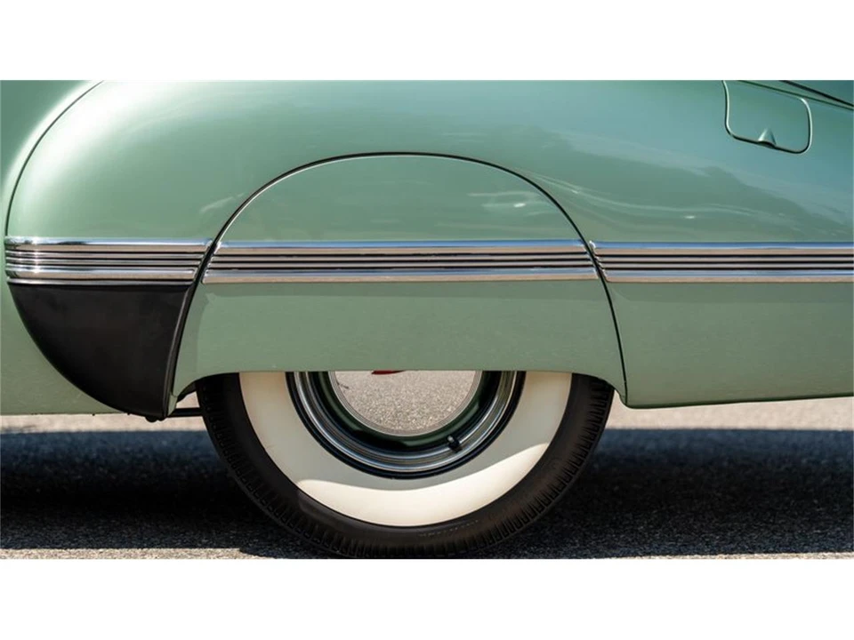 1942 Oldsmobile Custom Cruiser - Image 17 of 31