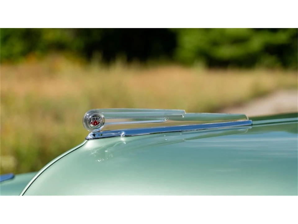 1942 Oldsmobile Custom Cruiser - Image 2 of 31