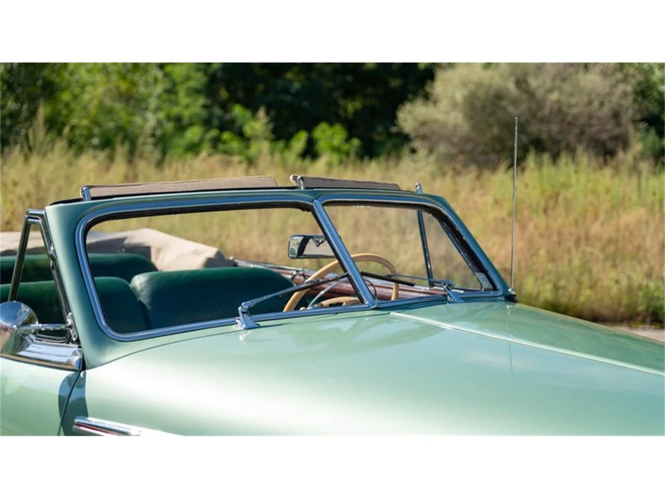 1942 Oldsmobile Custom Cruiser - Image 29 of 31
