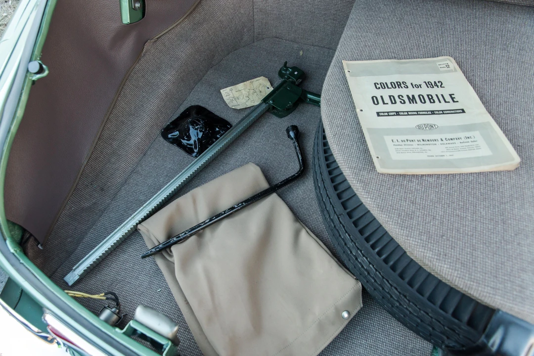 1942 Oldsmobile 98 - Image 7 of 31