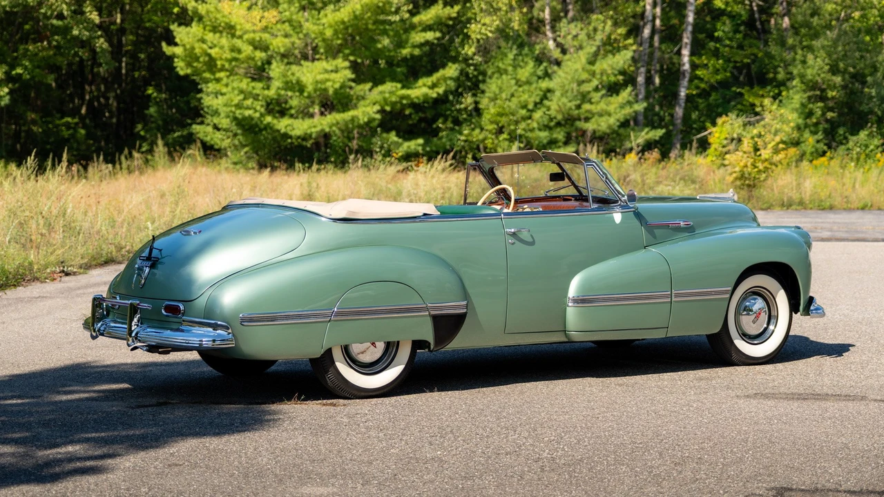 1942 Oldsmobile Custom Cruiser - Image 4 of 31