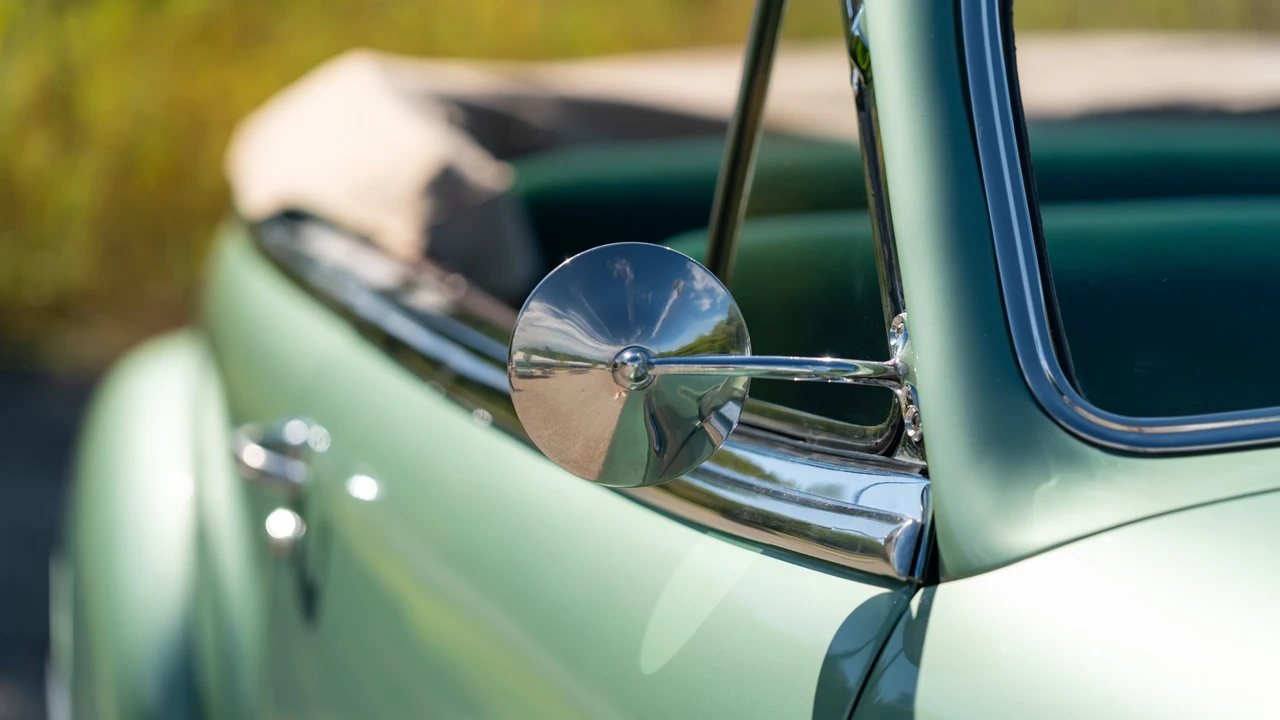 1942 Oldsmobile Custom Cruiser - Image 30 of 31