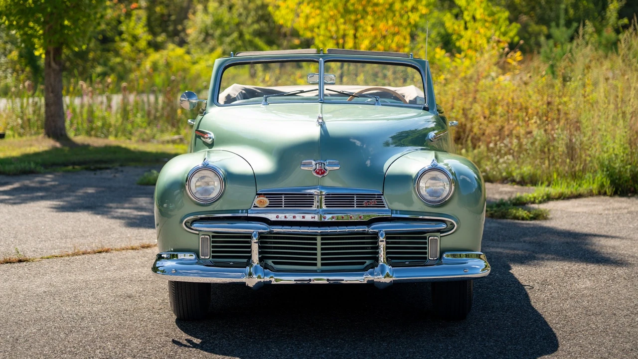 1942 Oldsmobile Custom Cruiser - Image 5 of 31