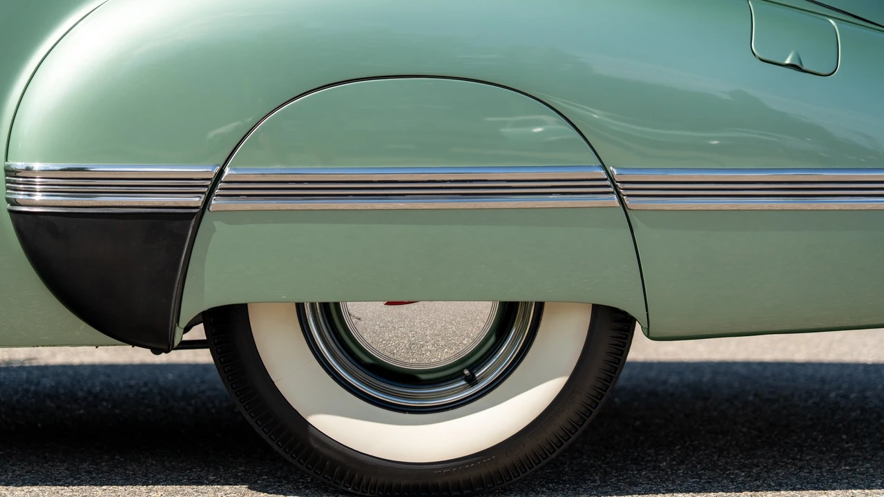 1942 Oldsmobile Custom Cruiser - Image 14 of 31