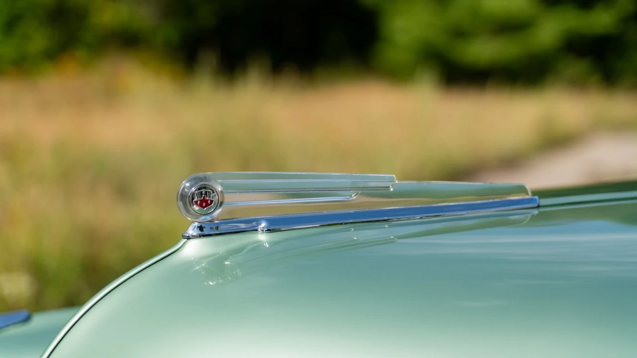 1942 Oldsmobile Custom Cruiser - Image 7 of 31