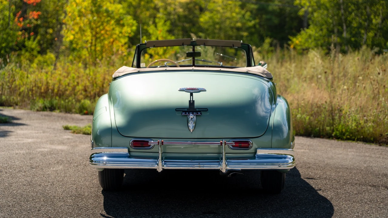 1942 Oldsmobile Custom Cruiser - Image 2 of 31