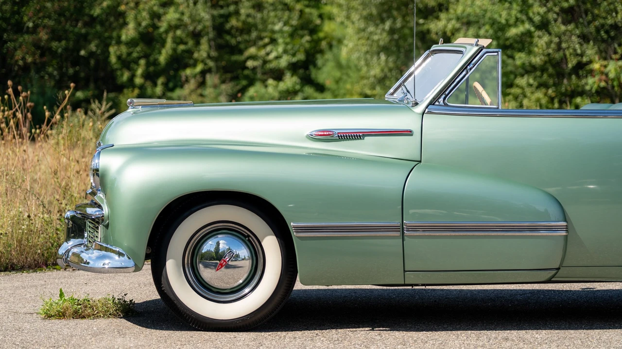1942 Oldsmobile Custom Cruiser - Image 13 of 31