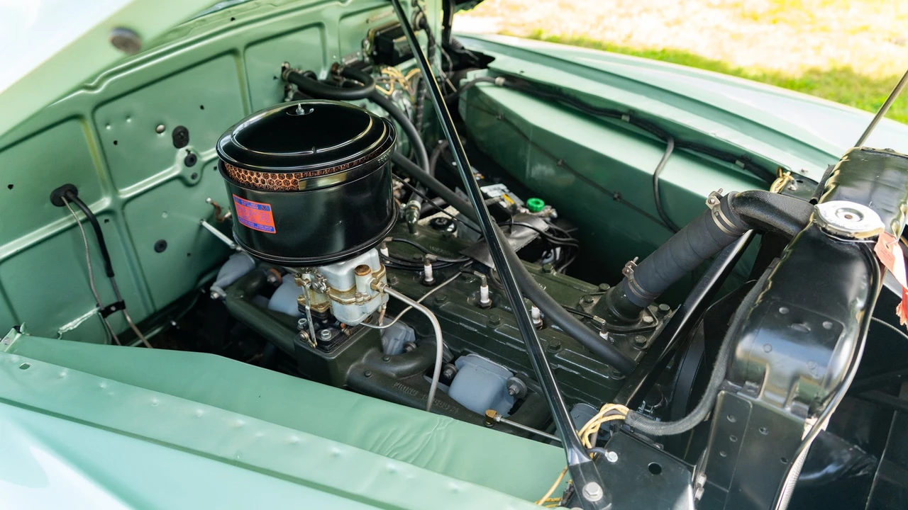 1942 Oldsmobile Custom Cruiser - Image 8 of 31