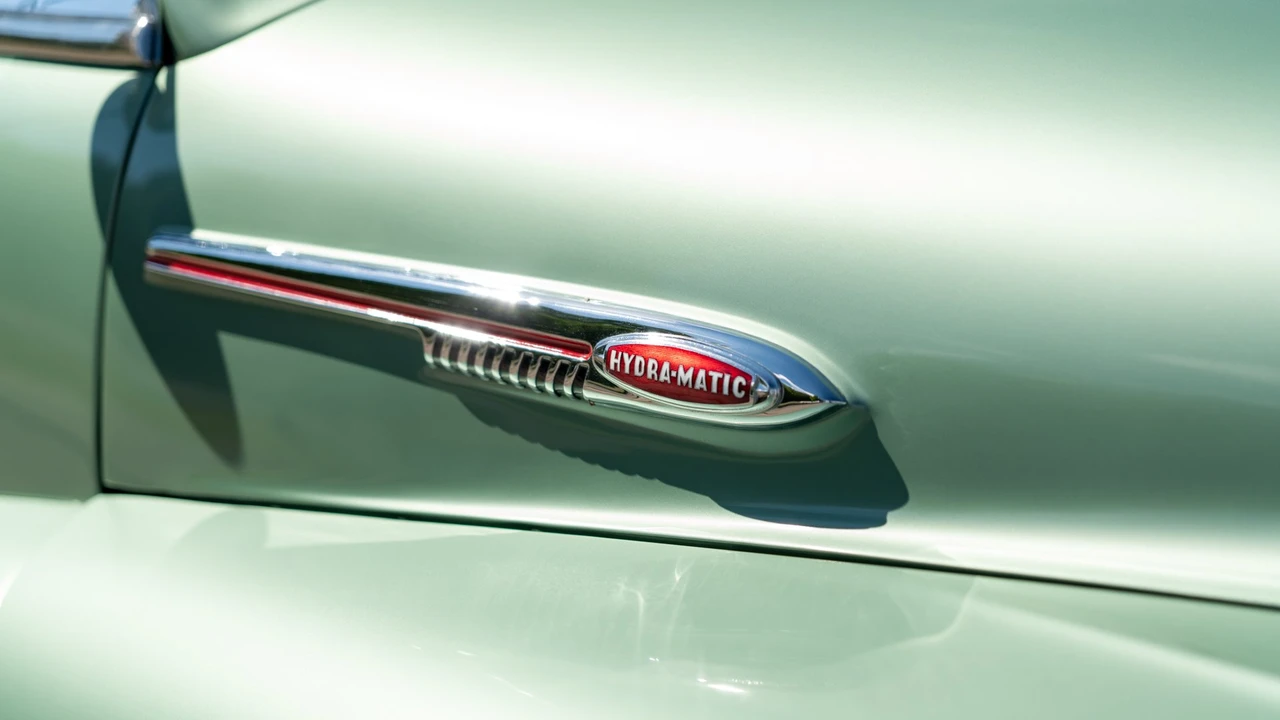 1942 Oldsmobile Custom Cruiser - Image 28 of 31