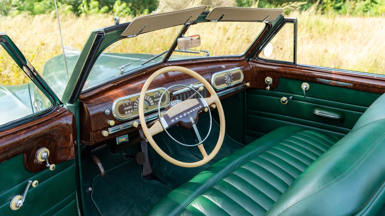 1942 Oldsmobile Custom Cruiser - Image 6 of 31