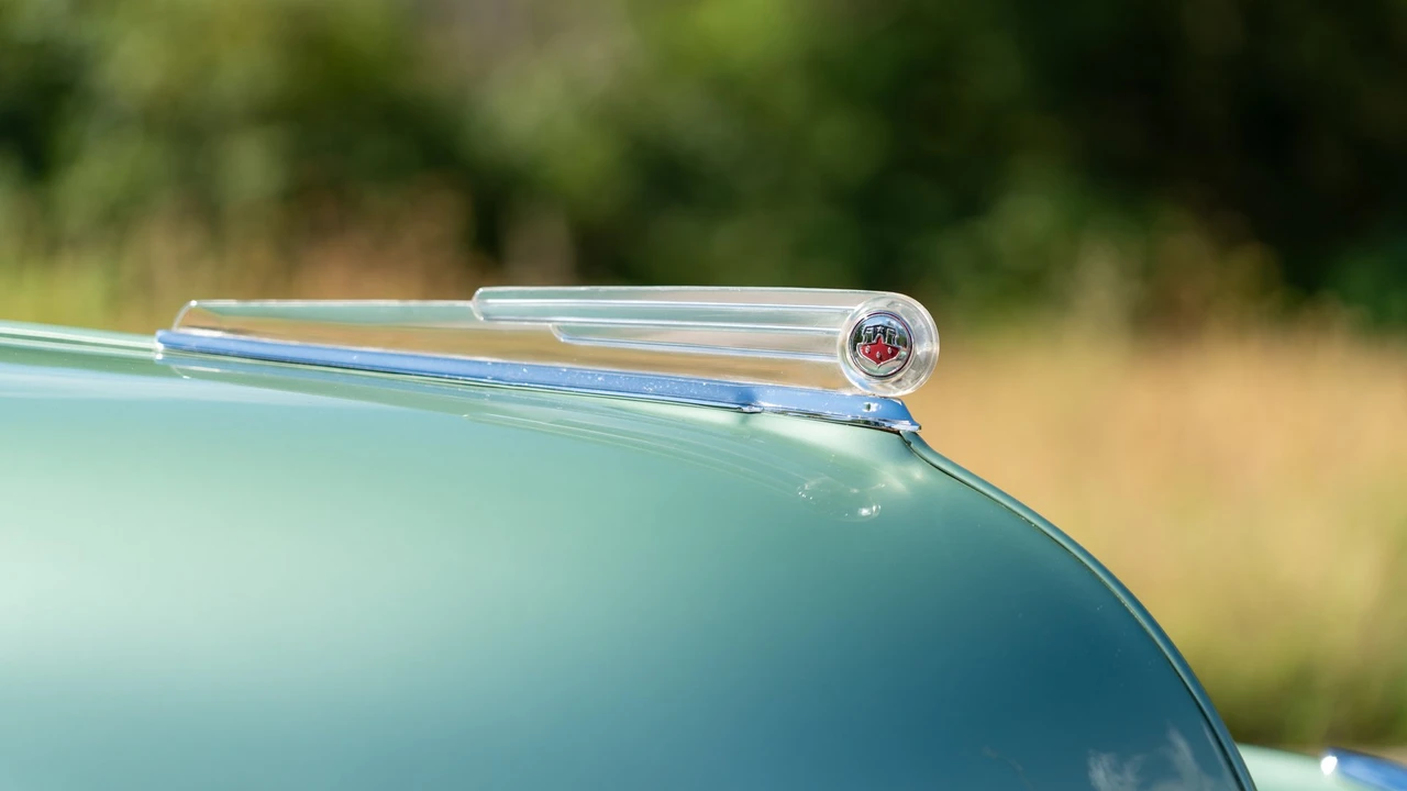 1942 Oldsmobile Custom Cruiser - Image 24 of 31